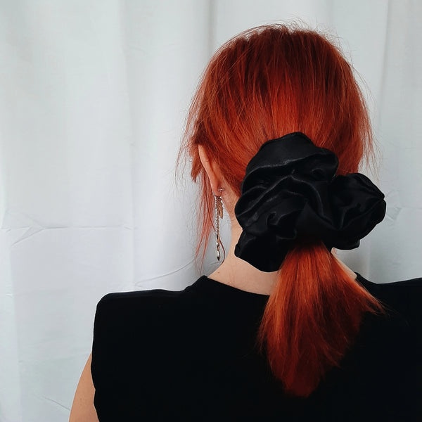 Mega Scrunchie Musta